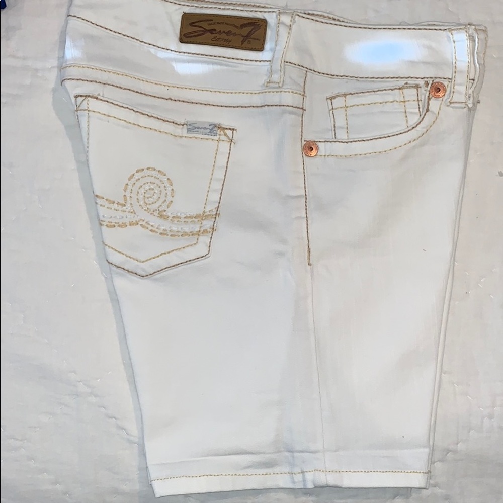 Seven7 • NWOT • White shorts